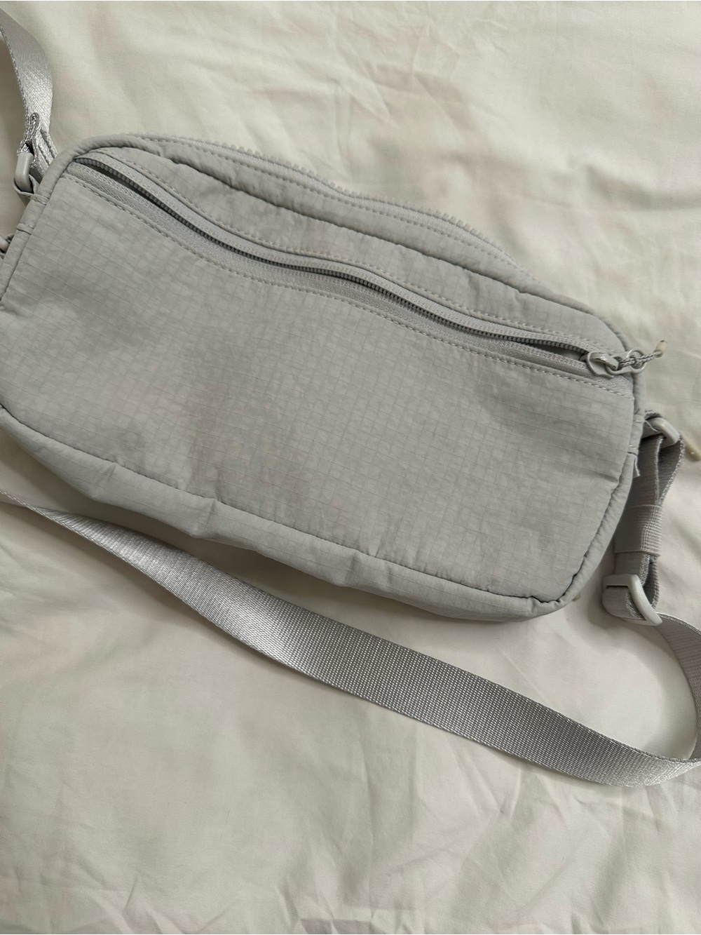 Lululemon Light Gray Utility Crossbody Bag Multi Pocket Shoulder Bag - Picture 3 of 3